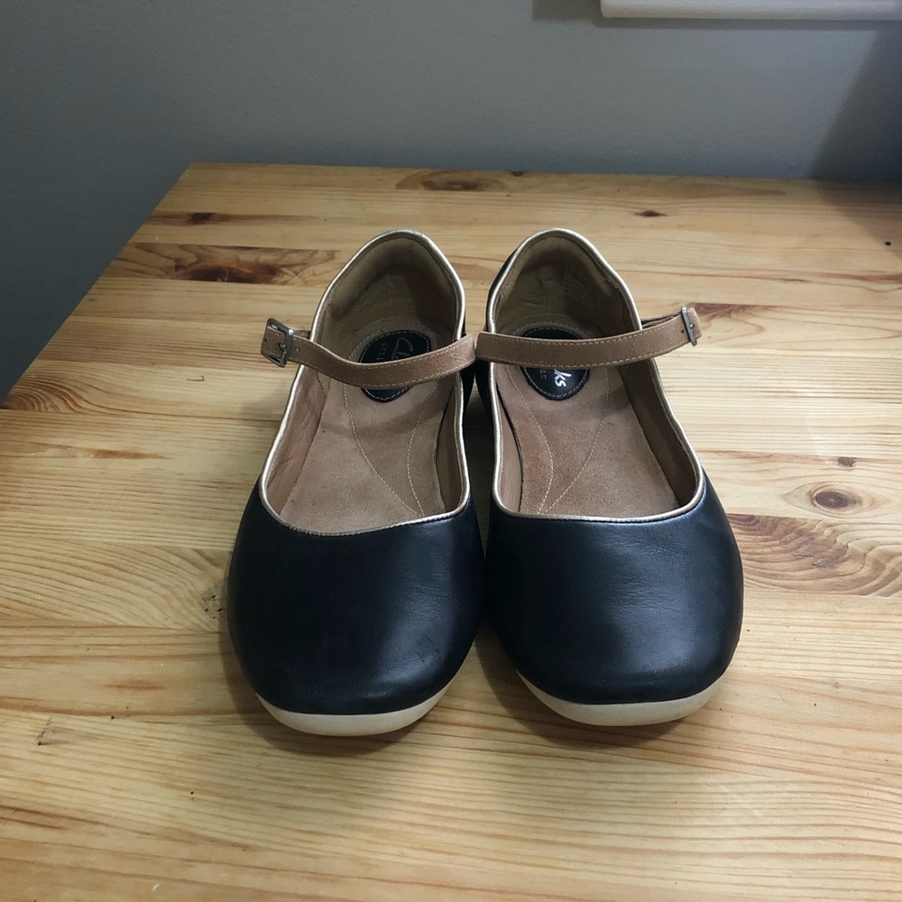 Clarks Mary Jane Feature Film Flats Size 8.5 (W)